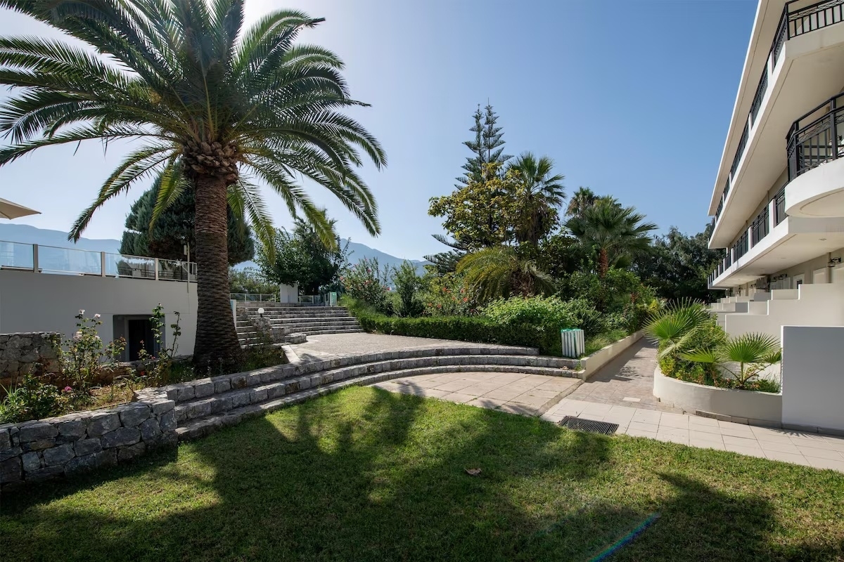 Vantaris Garden Hotel